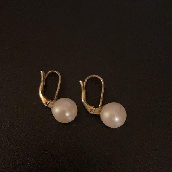 Elegant Pearl Drop Earrings - Picture 4 of 4